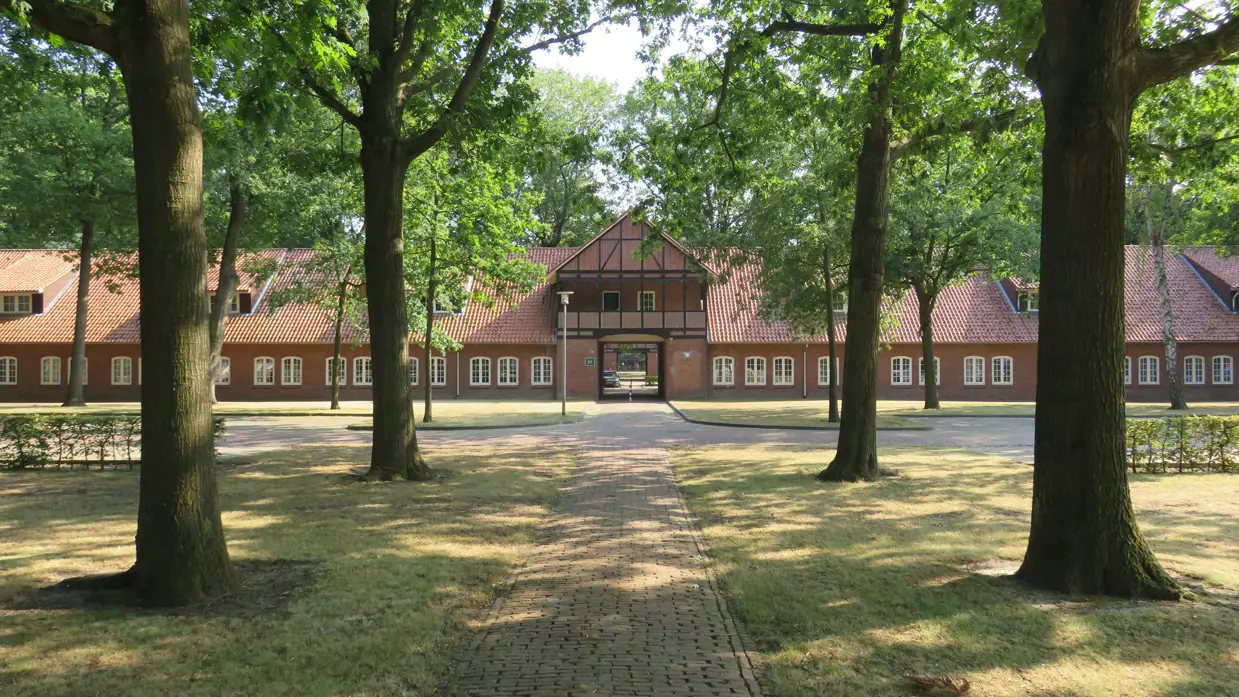 ingang Van Brederodekazerne in Vught.