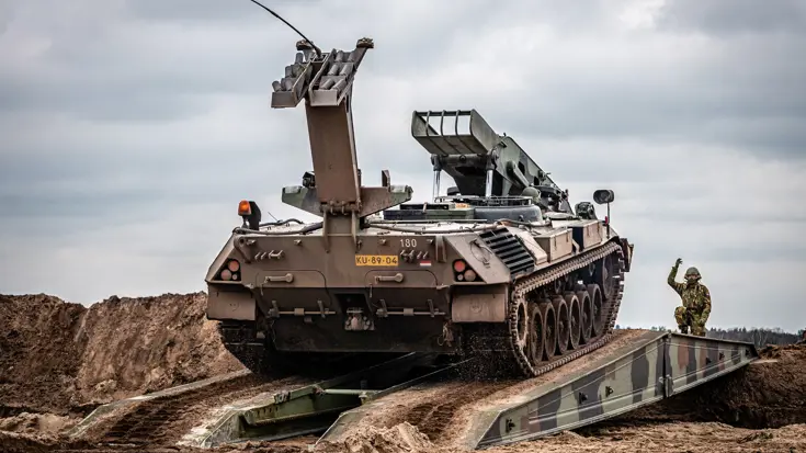 Een Leopard 1-brugleggende tank .