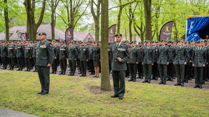 Militairen staan in het gelid.