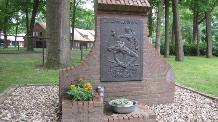 Het Indiëmonument op de Van Brederodekazerne in Vught.