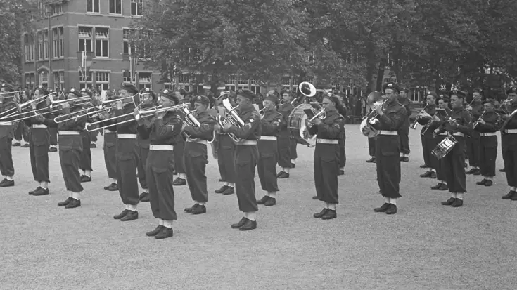 Het Fanfarekorps der Genie op de Kromhoutkazerne in Utrecht, 1948.