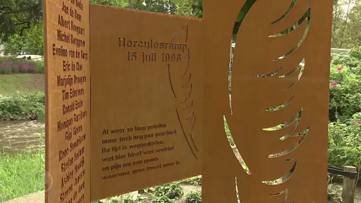 Het monument voor de Herculesramp, bij het stadhuis van Eindhoven.