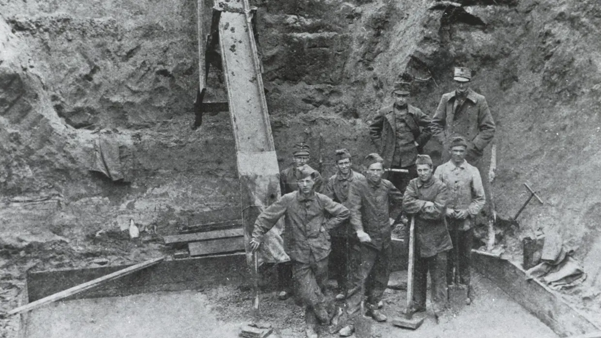 Veldpioniers bouwen een schuilplaats, 1929.
