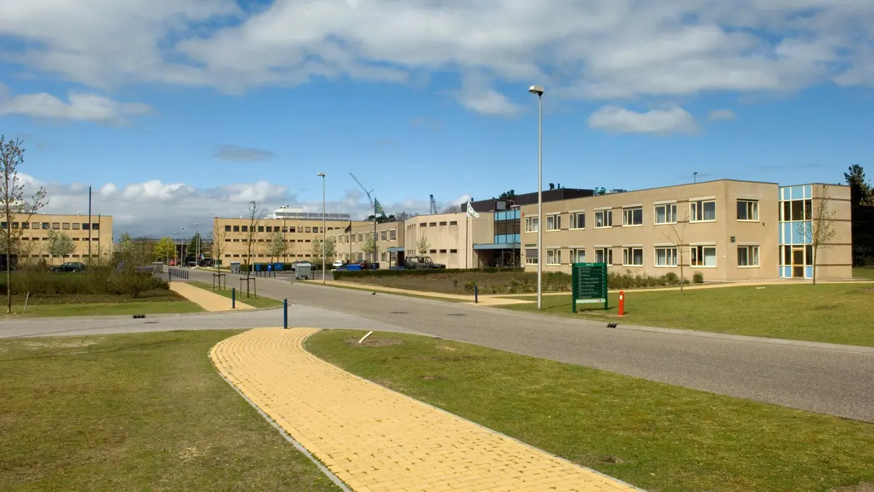 Gebouwen op de Luitenant-kolonel Tonnetkazerne in Het Harde.