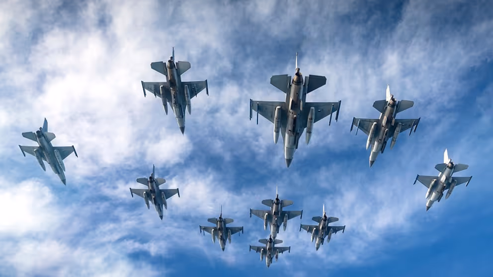 F-16's in de lucht.