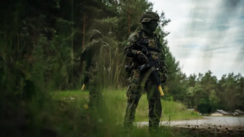 Marechaussees van 103 Marechaussee Eskadron tijdens oefening Fighter Lion.