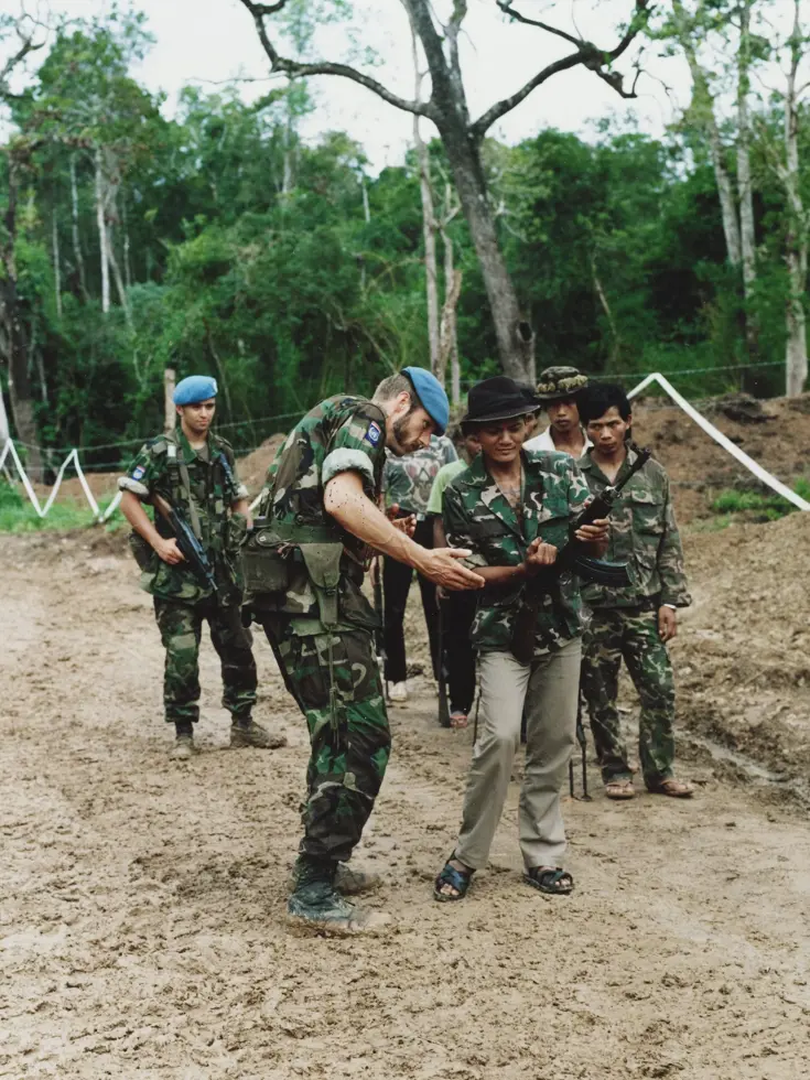 Mariniers in Cambodja trainen Cambodjanen.