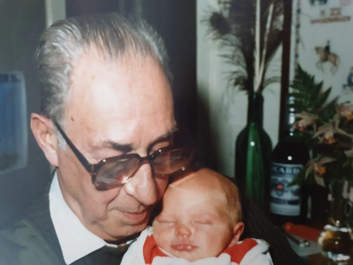 Foto opa Smits en kleinkind Stijn.