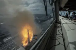 Lancering van een raket vanaf een marineschip.
