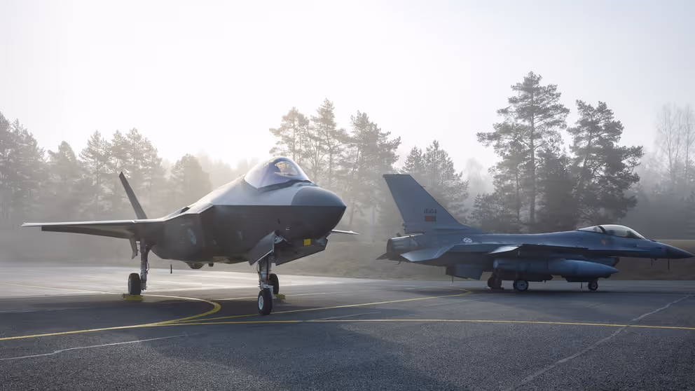 2 F-35's op de grond.