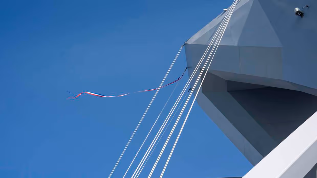 Wimpel wappert op een schip.