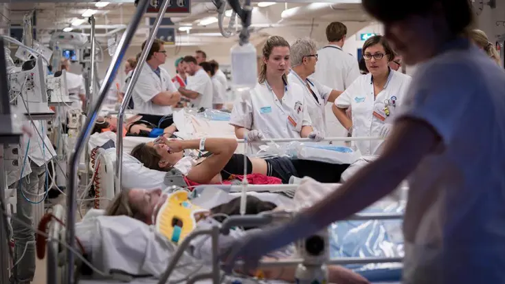 Archieffoto van bedden met acterende slachtoffers tijdens een oefening in het Calamiteitenhospitaal
