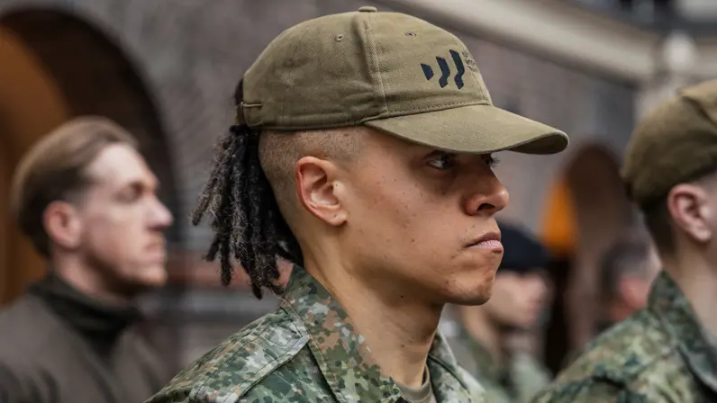 István viel ooit uit bij het Korps Commandotroepen, maar grijpt een tweede kans bij Defensie met beide handen aan.