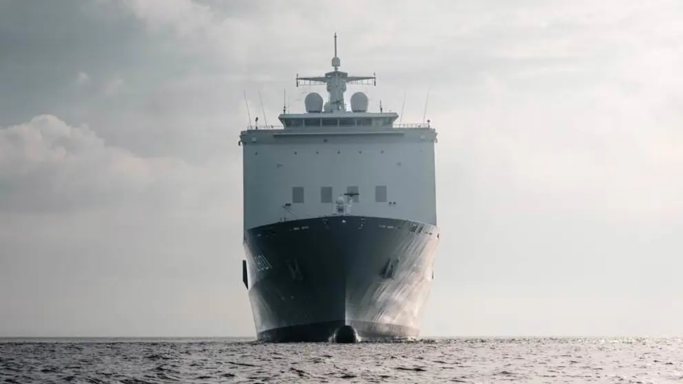 Zr.Ms. Johan de Witt van voren gezien, op volle zee