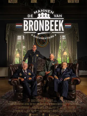  Filmposter ‘Documentaire De Mannen van Bronbeek’ met een foto van vier veteranen, twee van hen zittend in een stoel.