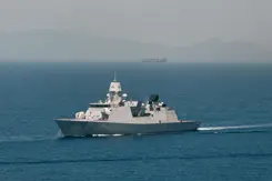 Marinefregat op zee.