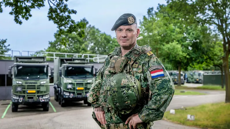 Brigadegeneraal Stefan Linders tijdens de voorbereidingen op oefening Fighter Lion. 