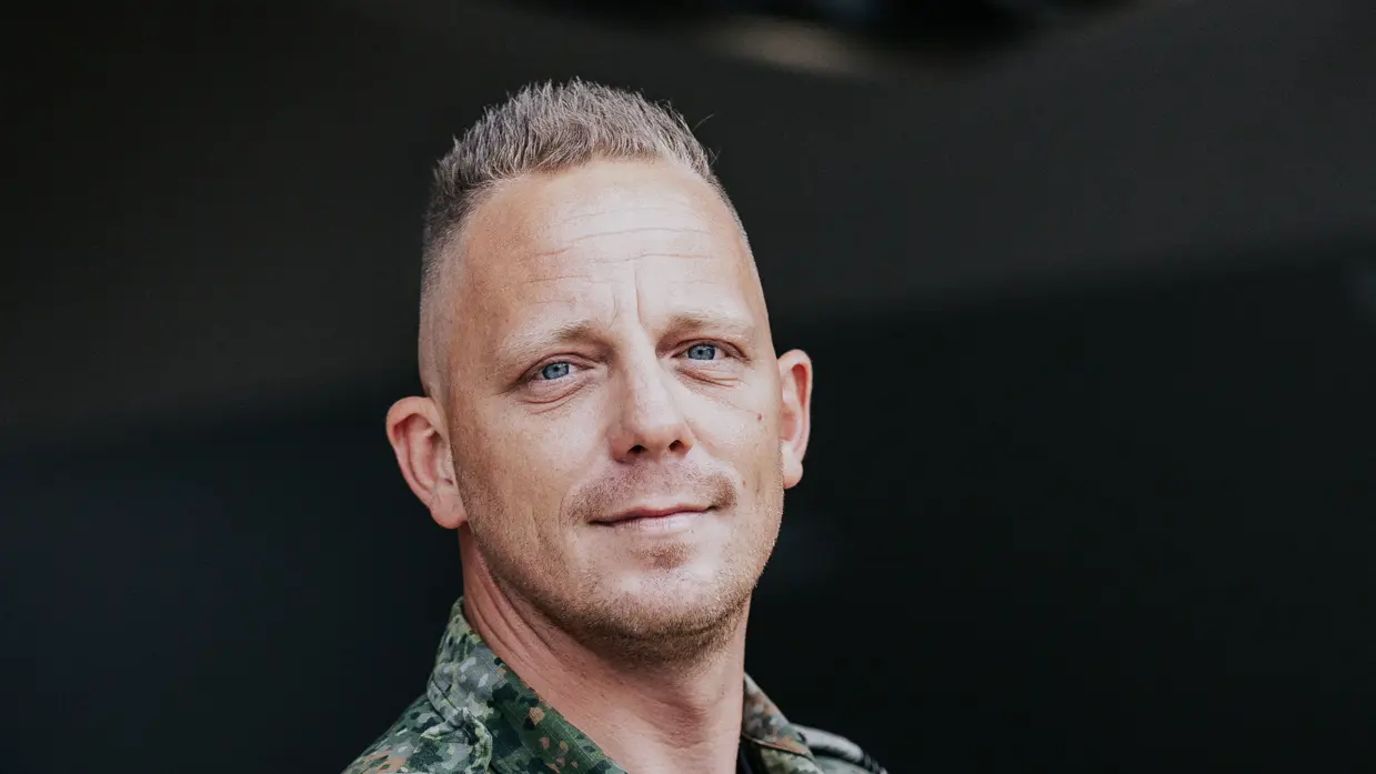  Portretfoto van sergeant 1 Glenn Afman.