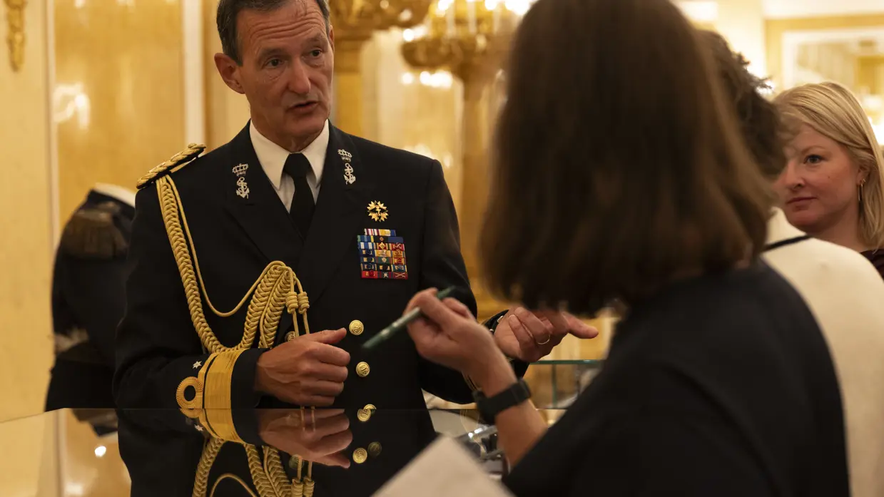 Een portretfoto van Chef van het Militaire Huis schout-bij-nacht Ludger Brummelaar.
