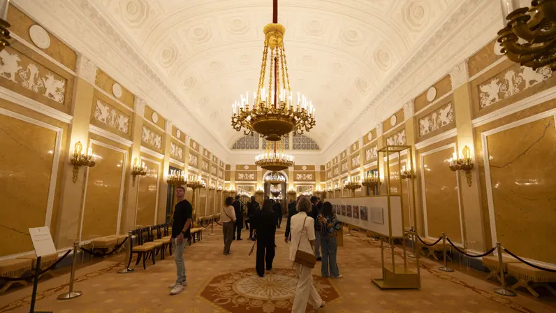 De Grote Balzaal in Paleis Noordeinde. 