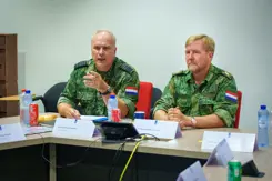 Hoog bezoek op het ministerie van Defensie vandaag. Koning Willem-Alexander woonde er de Krijgsmachtraad bij. Commandant der Strijdkrachten generaal Onno Eichelsheim en zijn ondercommandanten praatten de koning onder meer bij over lopende operaties wereldwijd.  