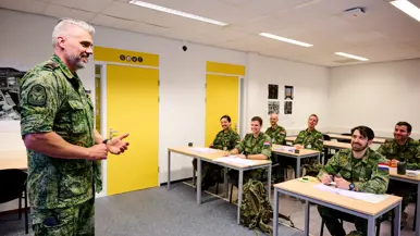 Ruud van Schaik: “Het instructeursvak is voor mij veel meer dan alleen het aanleren van technische vaardigheden. Je ben ook coach en begeleider.” Foto’s: Sjoerd van der Hucht 