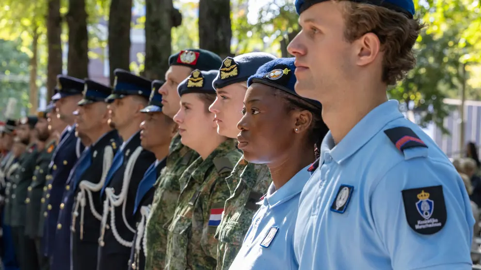 Reservisten staan opgesteld in Den Haag.