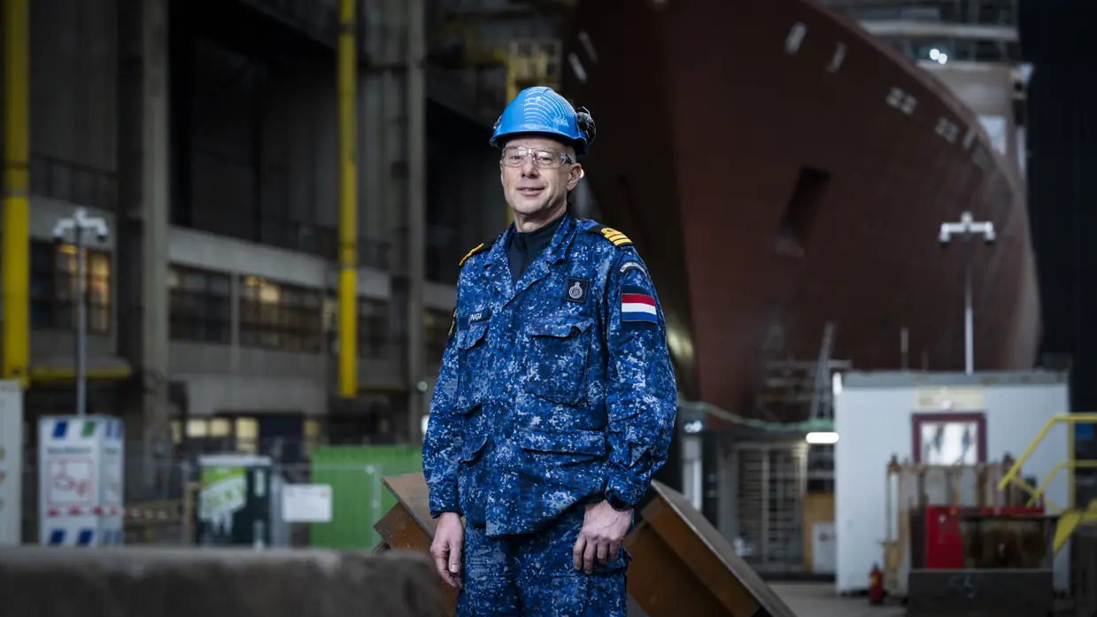 Harry Lijzenga, projectleider, op de werf tijdens de werkzaamheden aan Zr.Ms. Holland.