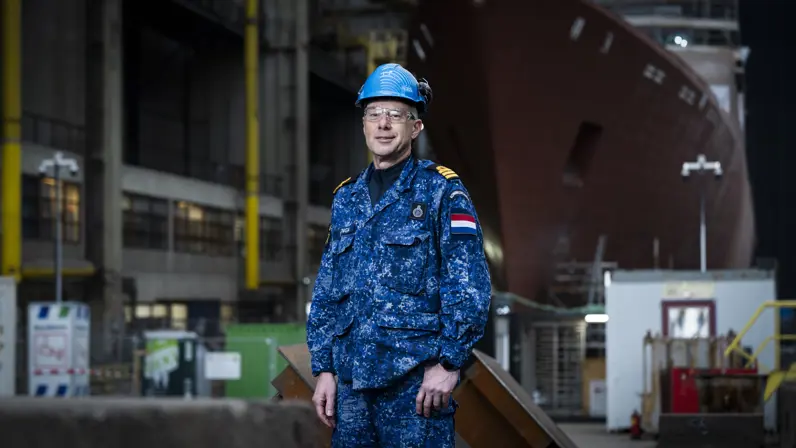 Harry Lijzenga, projectleider, op de werf tijdens de werkzaamheden aan Zr.Ms. Holland.