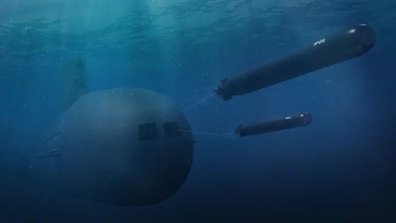Twee F21’s verlaten een onderzeeër onder water.