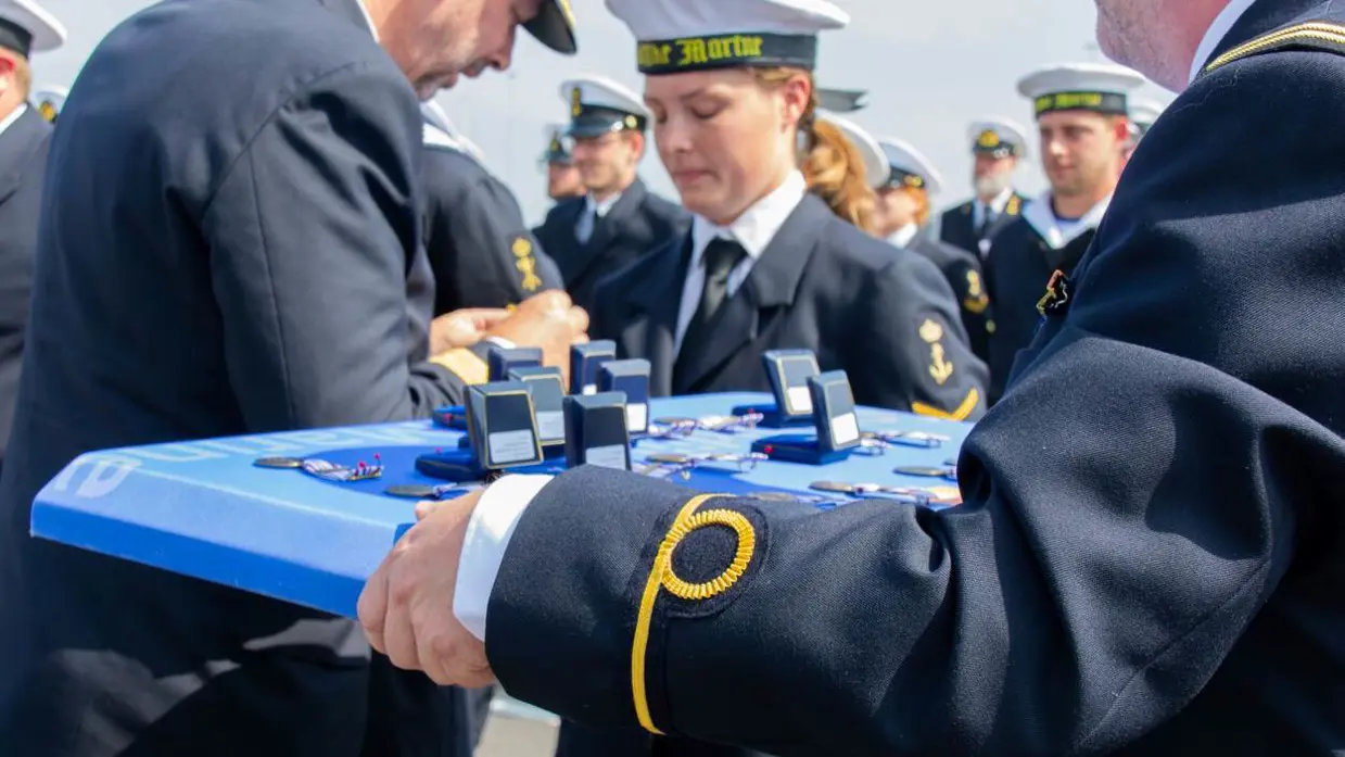 Uitreiking van de Herinneringsmedaille Internationale Missies.