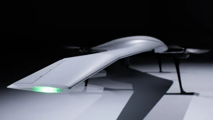 Een drone met groen licht