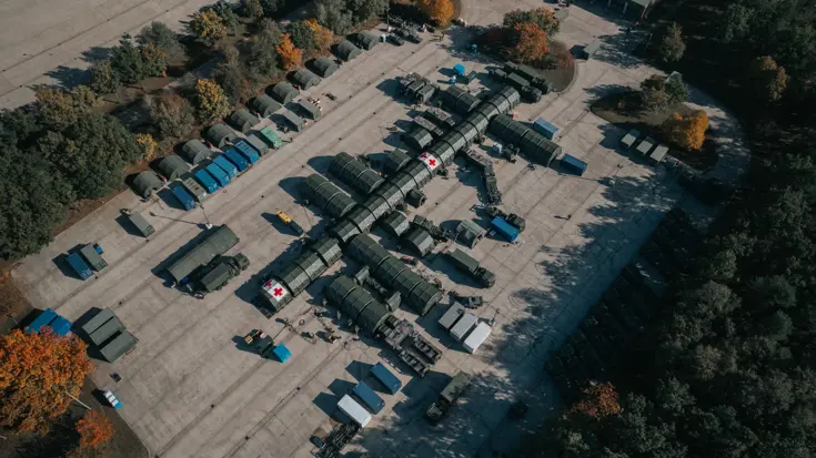 Luchtfoto van een mobiel militair hospitaal.