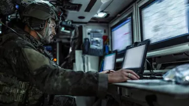 Militairen maken tijdens Fighter Lion gebruik van beveiligde netwerken.