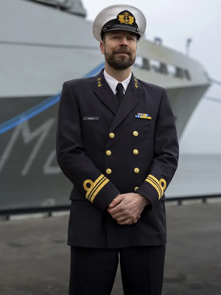 Portretfoto van luitenant ter zee 1 Joris.