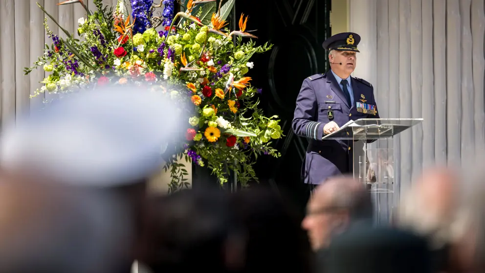Generaal Eichelsheim geeft toespraak.