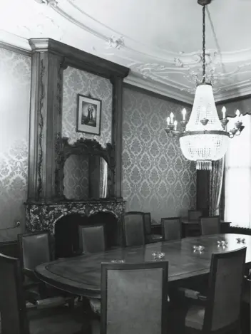 Vergaderkamer in het ministerie van Defensie (1961).