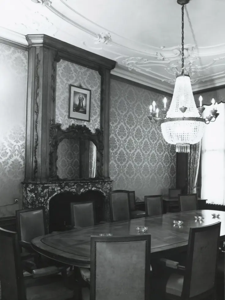 Vergaderkamer in het ministerie van Defensie (1961).