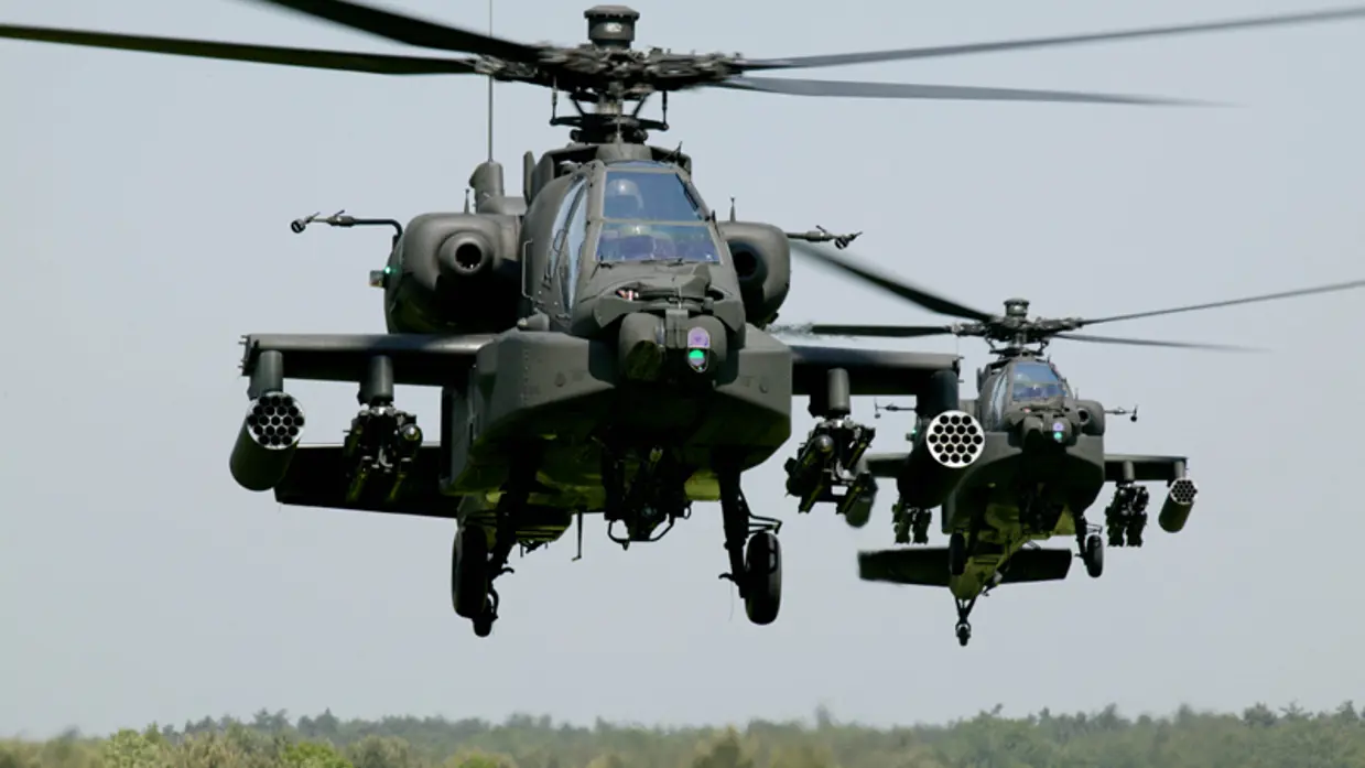 2 Apache-gevechtshelikopters.