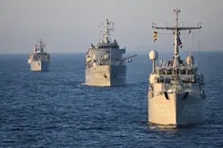 Marineschepen te water.