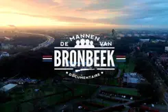 Luchtfoto van landgoed Bronbeek met logo De mannen van Bronbeek documentaire in witte letters eroverheen.