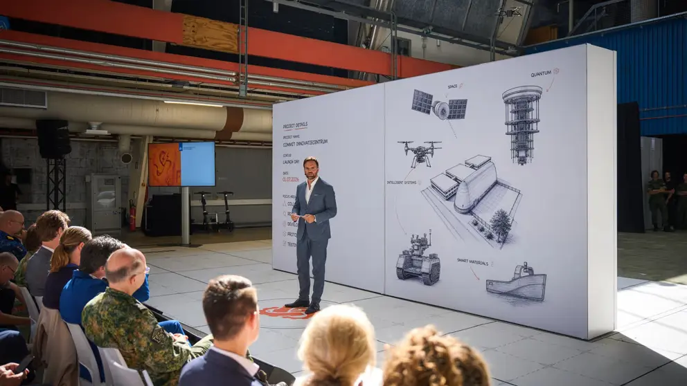 Derk Boswijk spreekt de zaal toe bij MIND Tech Centre