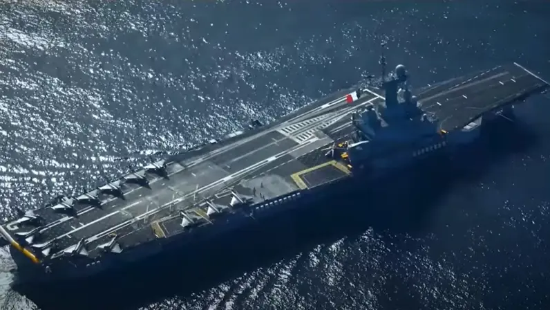 Het vliegdekschip FS Charles de Gaulle geëscorteerd door meerdere varende eenheden. 