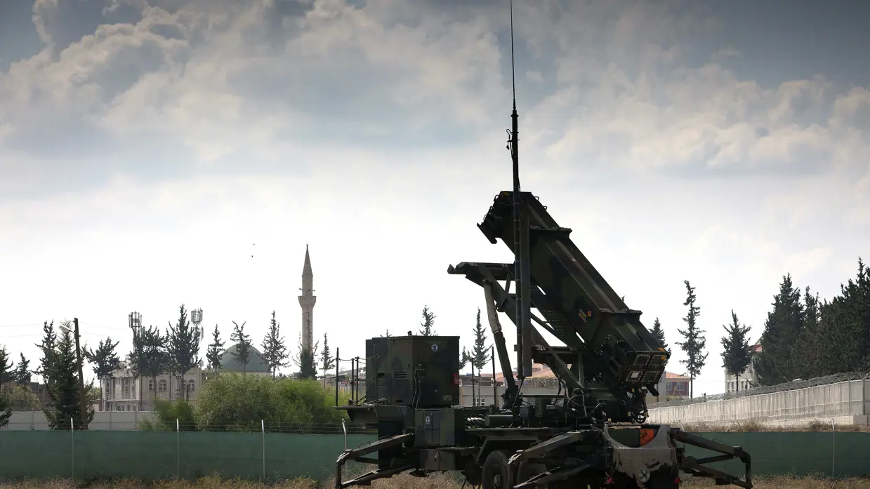 Een Patriot-lanceerinrichting van het DGLC opgesteld ter bescherming van de Turkse stad Adana (september 2013).