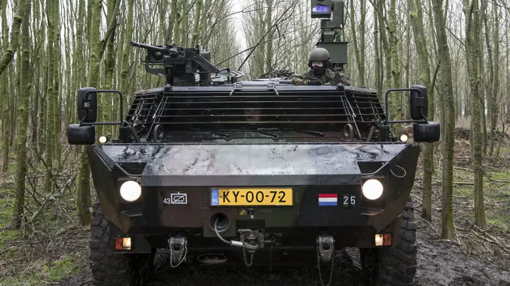 Verkenners van 43 Gemechaniseerde Brigade in hun Fennek tijdens een oefening in 2014.
