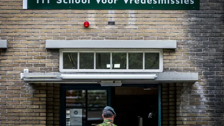 Ingang School voor Vredesmissies. Tekst bord boven ingang: School voor Vredesmissies.