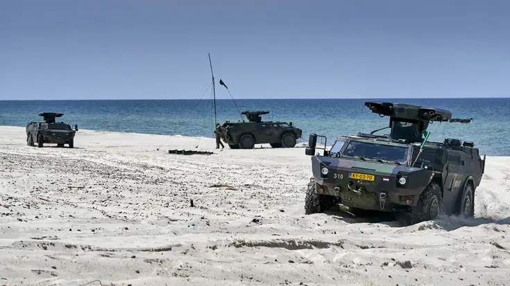 3 Fennek-wielvoertuigen SWP (Stinger weapon platform) op het strand in Polen, Ustka, tijdens de oefening Tobruq Legacy (juni 2019).
