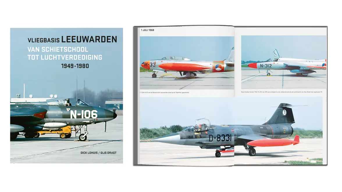 Een fotocompilatie van de cover van het boek en twee opengeslagen pagina’s.