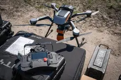 Voorbeeld van een drone die een operatiegebied in beeld brengt.