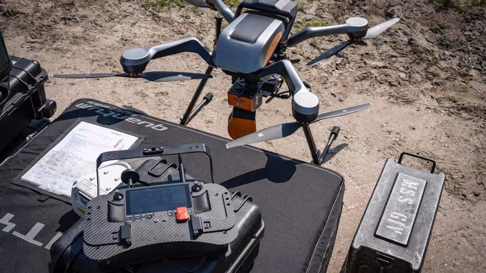 Voorbeeld van een drone die een operatiegebied in beeld brengt.